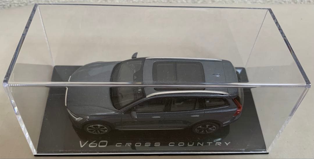 1/43 Volvo / ボルボ V60 Cross Country グレー