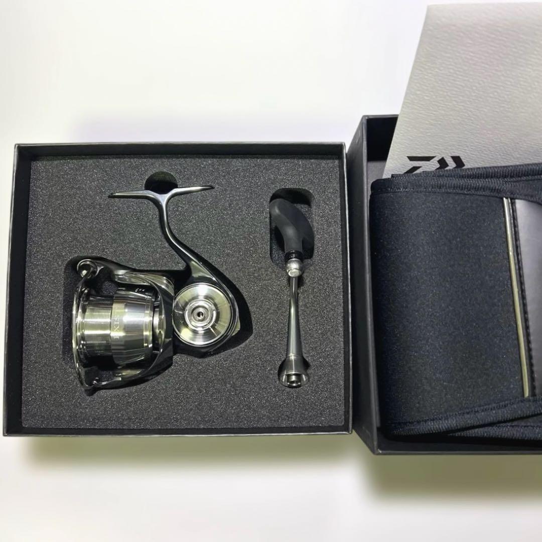 極美品 DAIWA EXIST 22 イグジスト PC LT2500 ダイワ