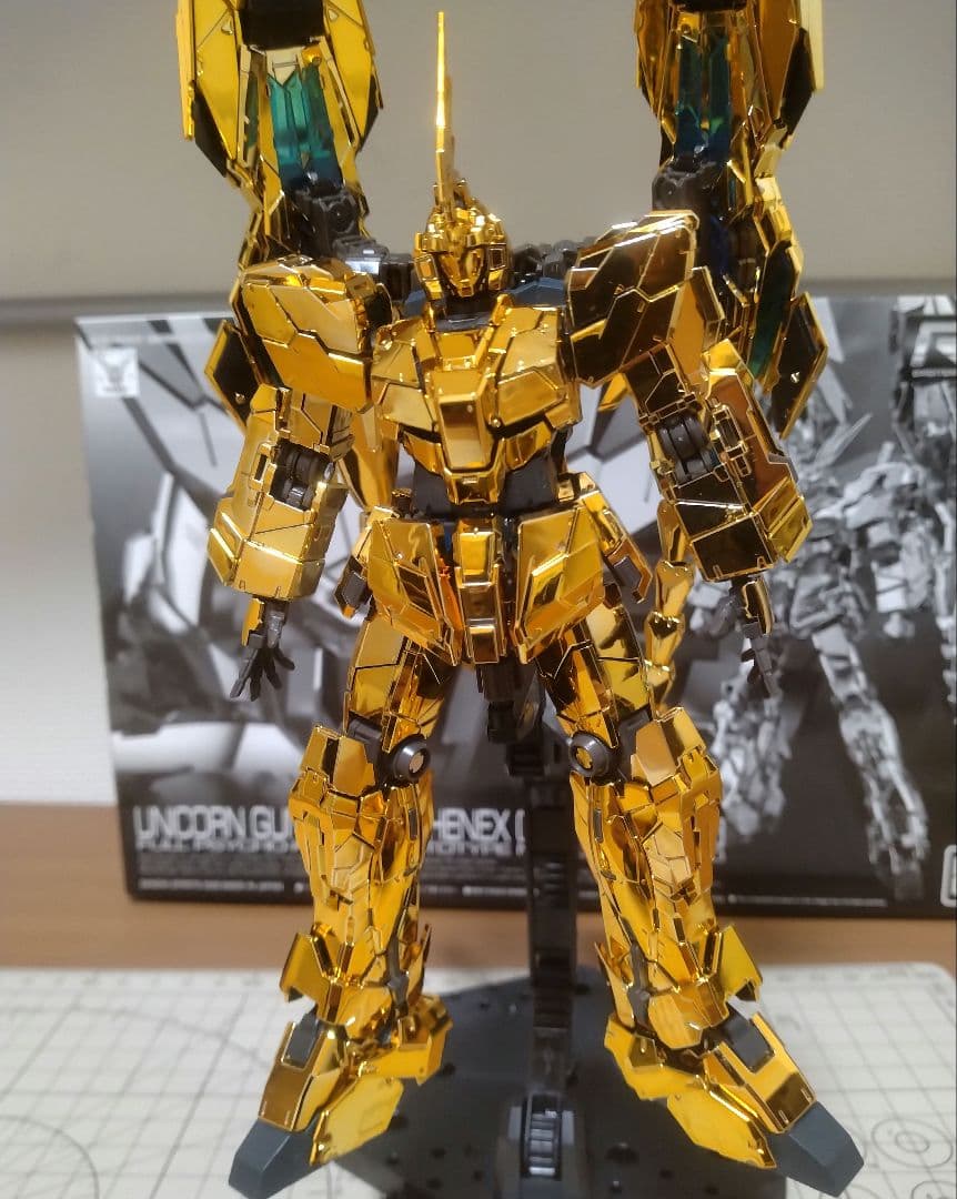 バンダイ RG ユニコーンガンダム3号機 フェネクス　部分塗装済完成品