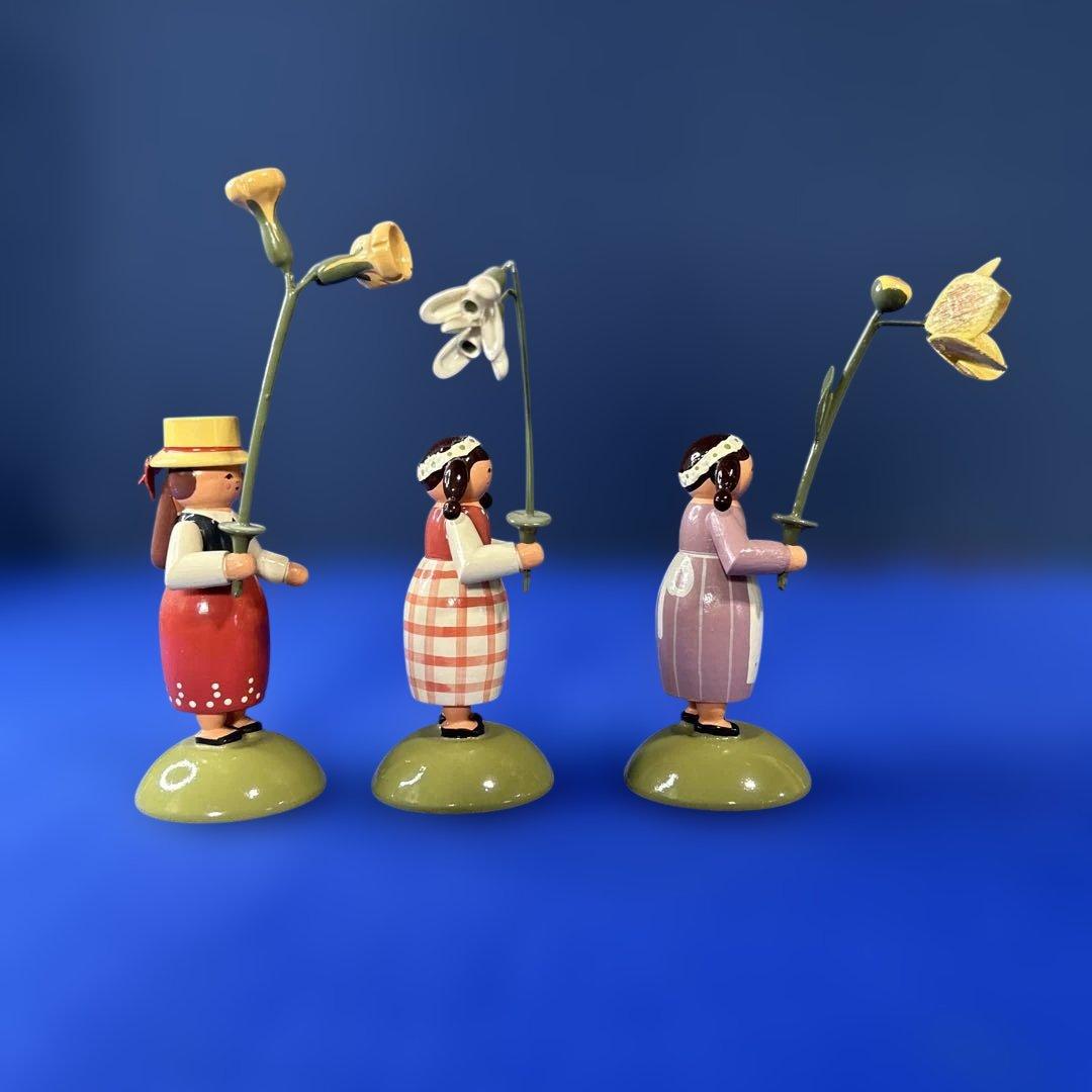 ドイツ製　木製人形　エルツ地方　ザイフェン お花を持つ女の子　KWO工房