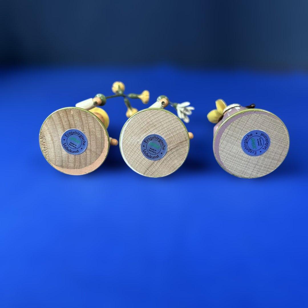 ドイツ製　木製人形　エルツ地方　ザイフェン お花を持つ女の子　KWO工房