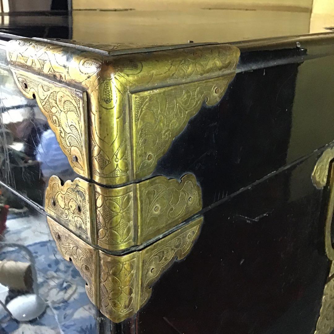 鎧櫃具足挟箱　銀杏家紋　厚漆塗黄銅金具彫刻　江戸期保証