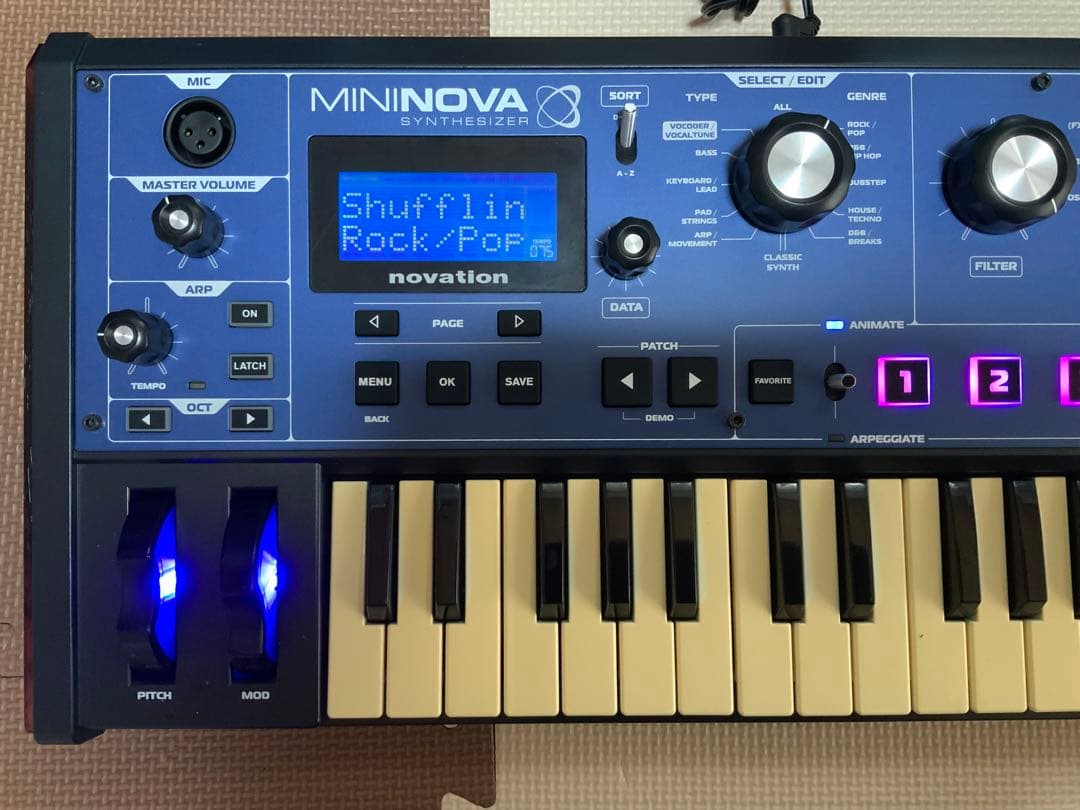 Novation MININOVA シンセサイザー 通電確認のみ 現状品