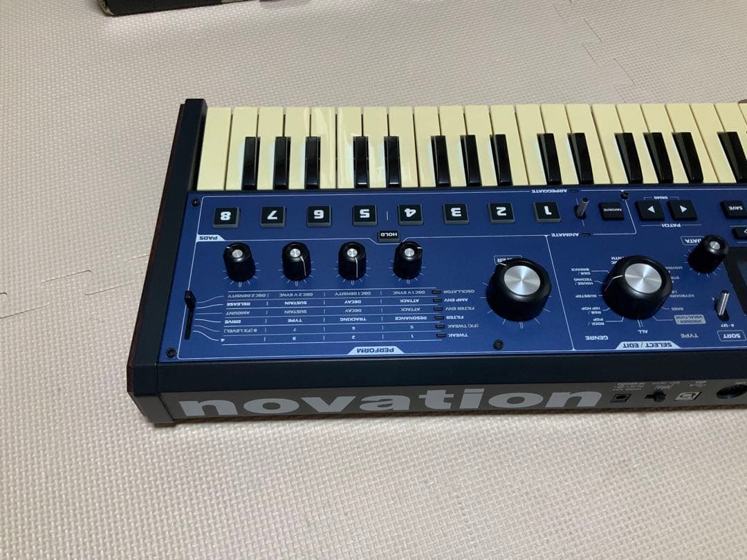 Novation MININOVA シンセサイザー 通電確認のみ 現状品