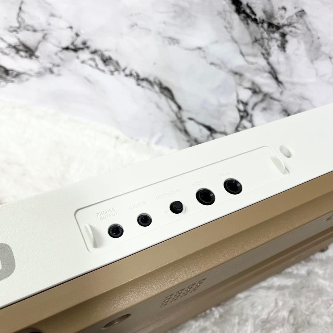 CASIO LK-526 光ナビゲーションキーボード 61鍵 ホワイト