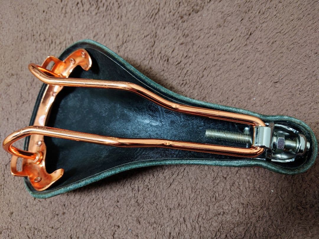 レザー サドル 革サドル ブラック 銅スタッズ