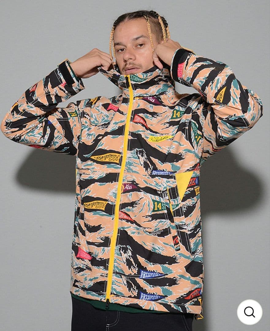 新品　定価62,700円　4サイズ（M）ラッセルノ　ジップアップフードジャケット