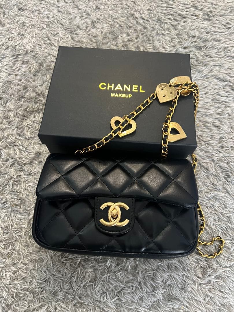 CHANEL シャネル　 ブラック ショルダーバッグ ゴールド金具 ノベルティ