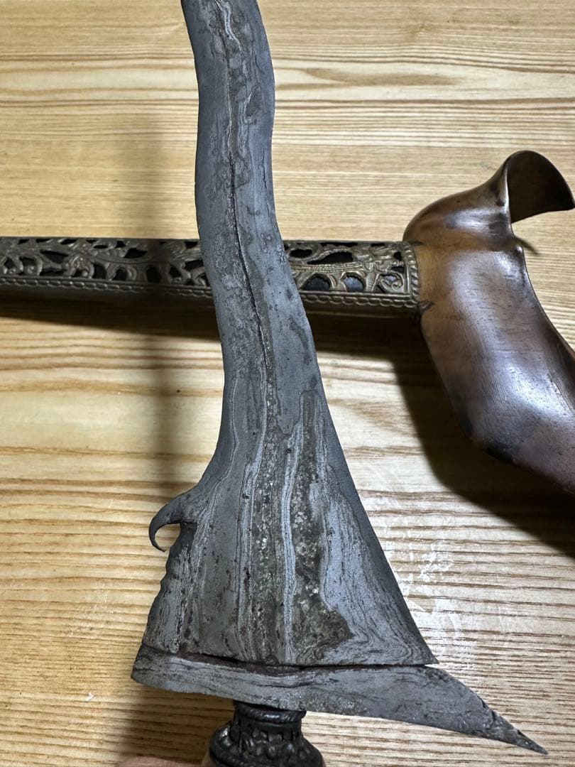 波状の刃のダガー　クリス　インドネシア