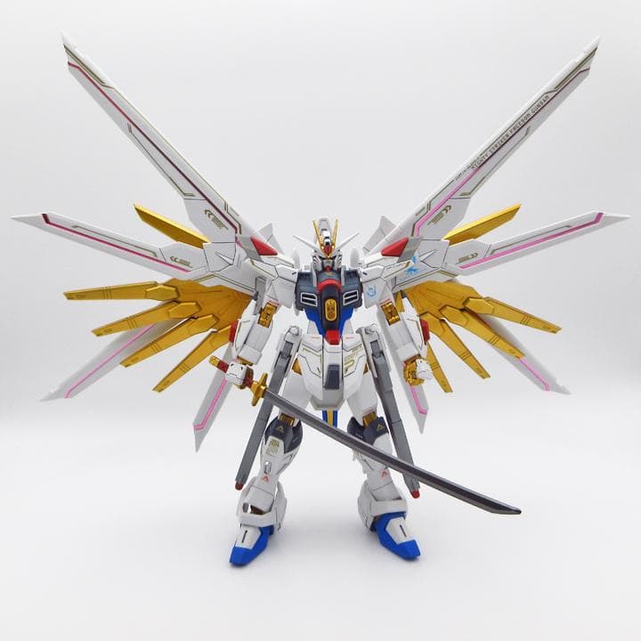 ＨＧ　マイティーストライクフリーダム　ガンダム　完成品　塗装　プラモデル
