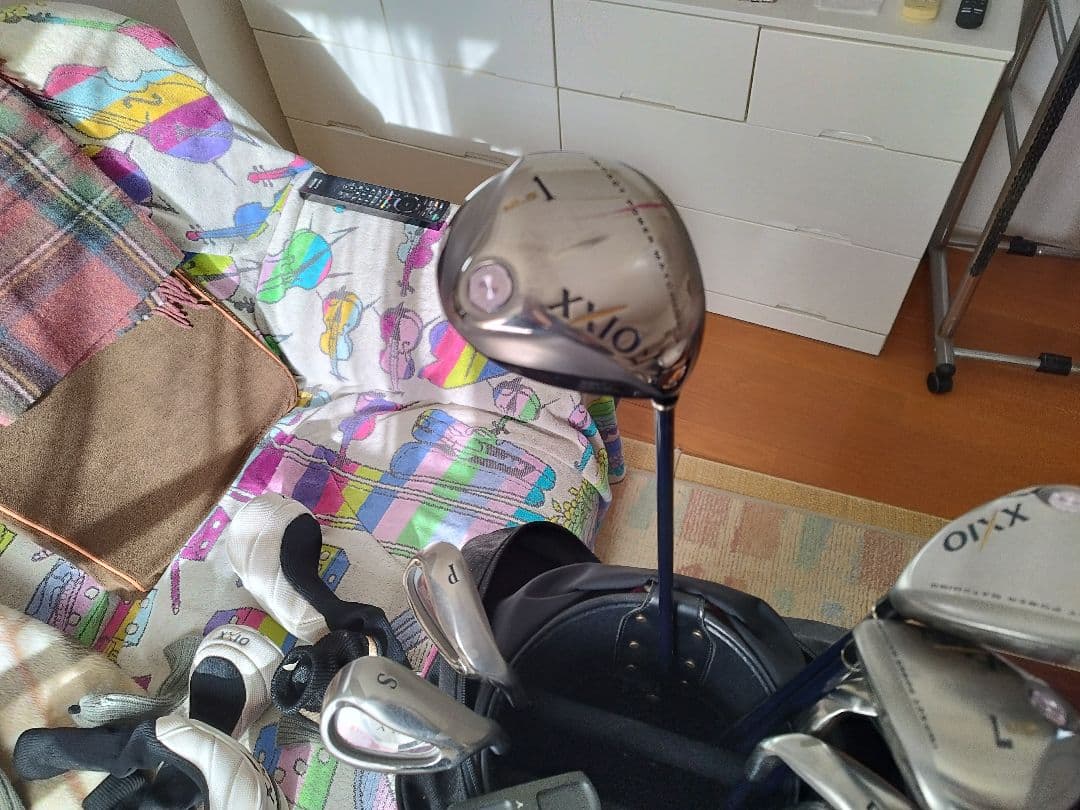 女性用ゴルフセット　ゼクシオ