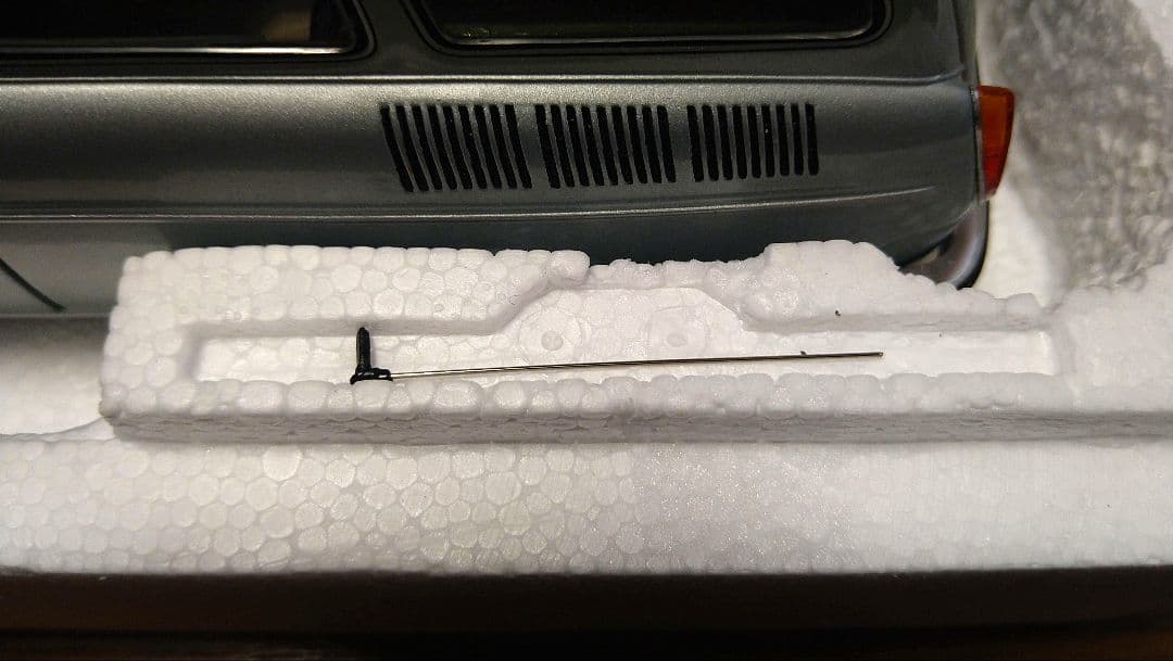 ミニチャンプス 1/18 フォルクスワーゲン 1600L バリアント シルバー