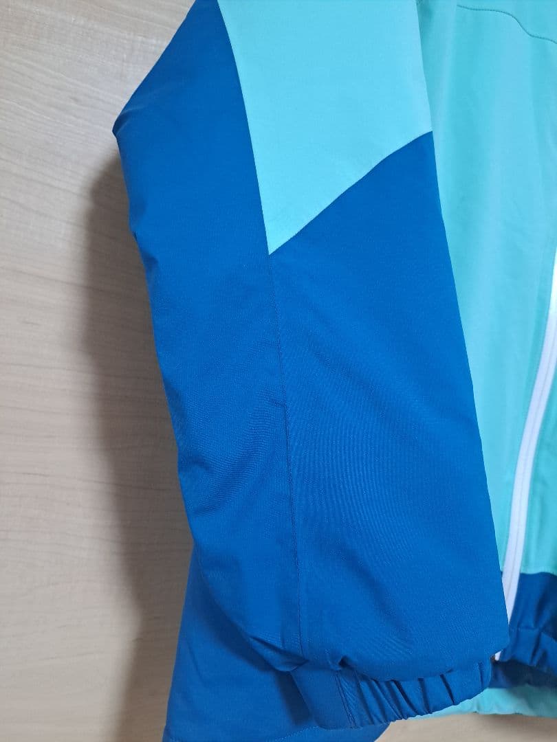 モンベルパウダーステップパーカキッズ150LGN廃盤カラー#1102541