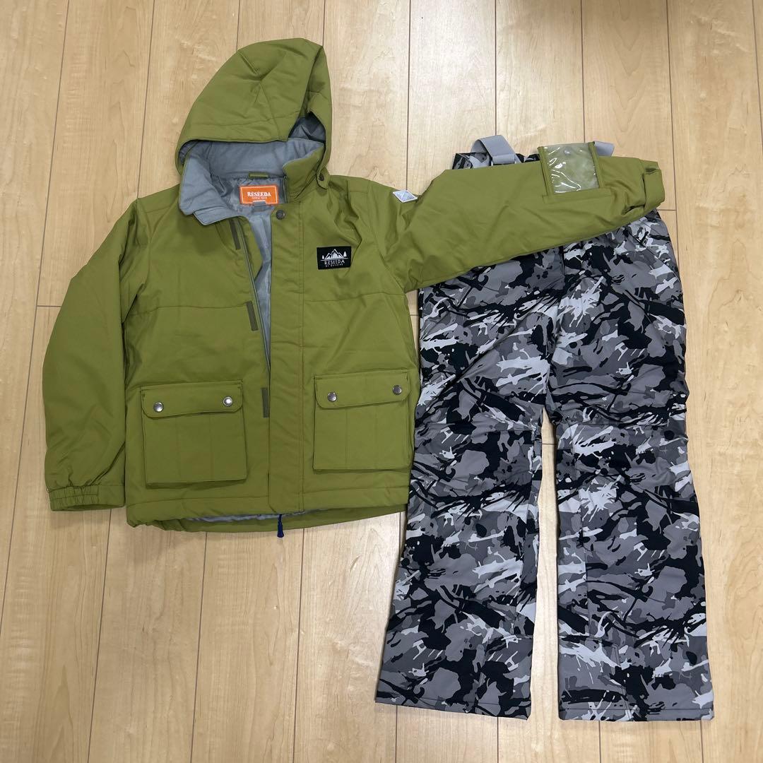 子ども用防水ジャケットと迷彩スノーパンツセット