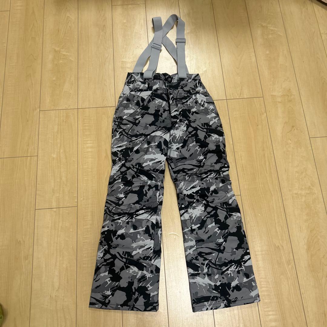 子ども用防水ジャケットと迷彩スノーパンツセット