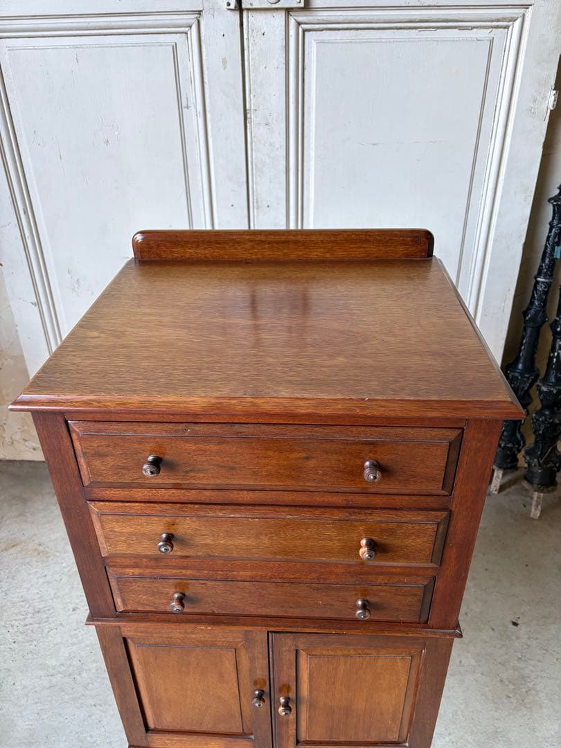 ミュージックキャビネット