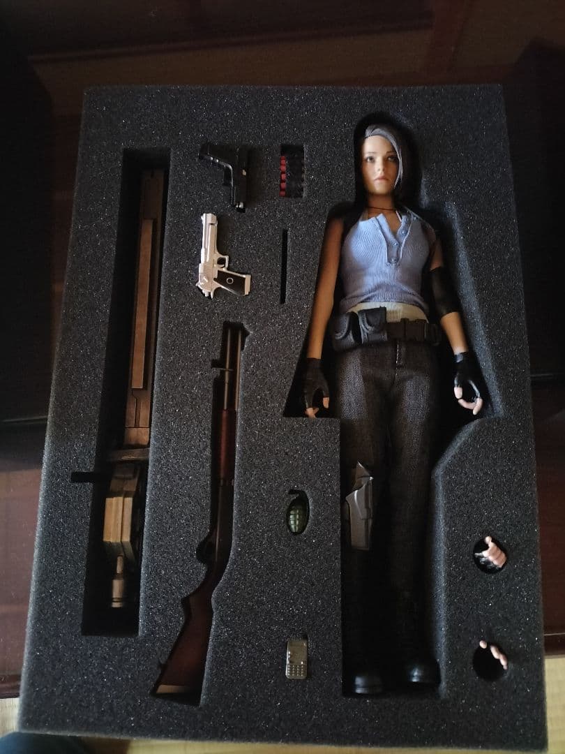 バイオハザード　ジルバレンタイン　1/6フィギュア