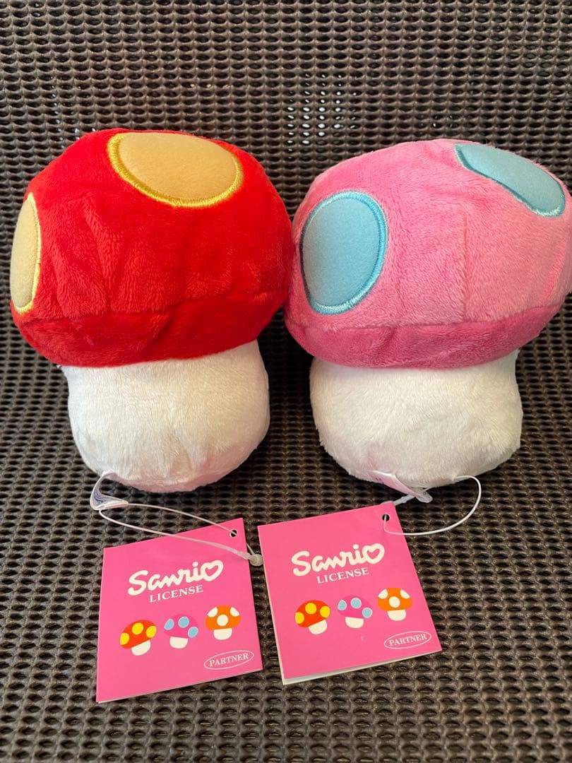 ハローキティ きのこ型 ぬいぐるみ 赤ピンク 2セット