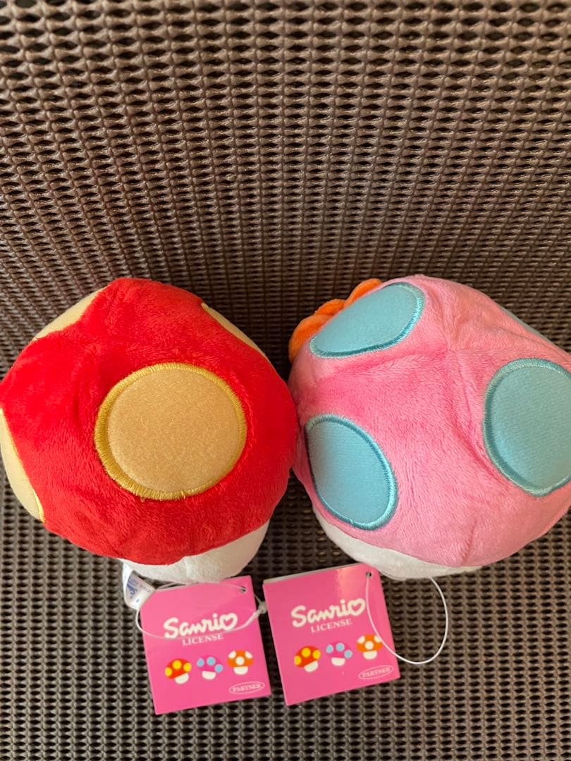ハローキティ きのこ型 ぬいぐるみ 赤ピンク 2セット