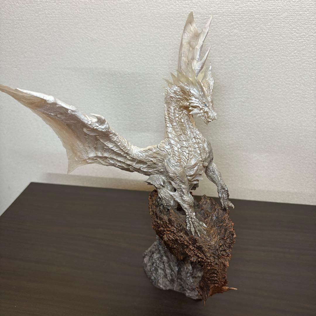 【希少品】モンスターハンター　クリエイターズモデル　クシャルダオラ　脱皮　純正