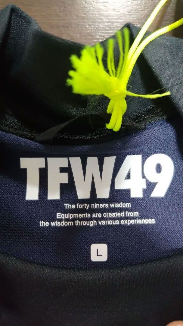 新品未使用　売切れ商品　TFW49 機能性シャツ ネイビー/パープル