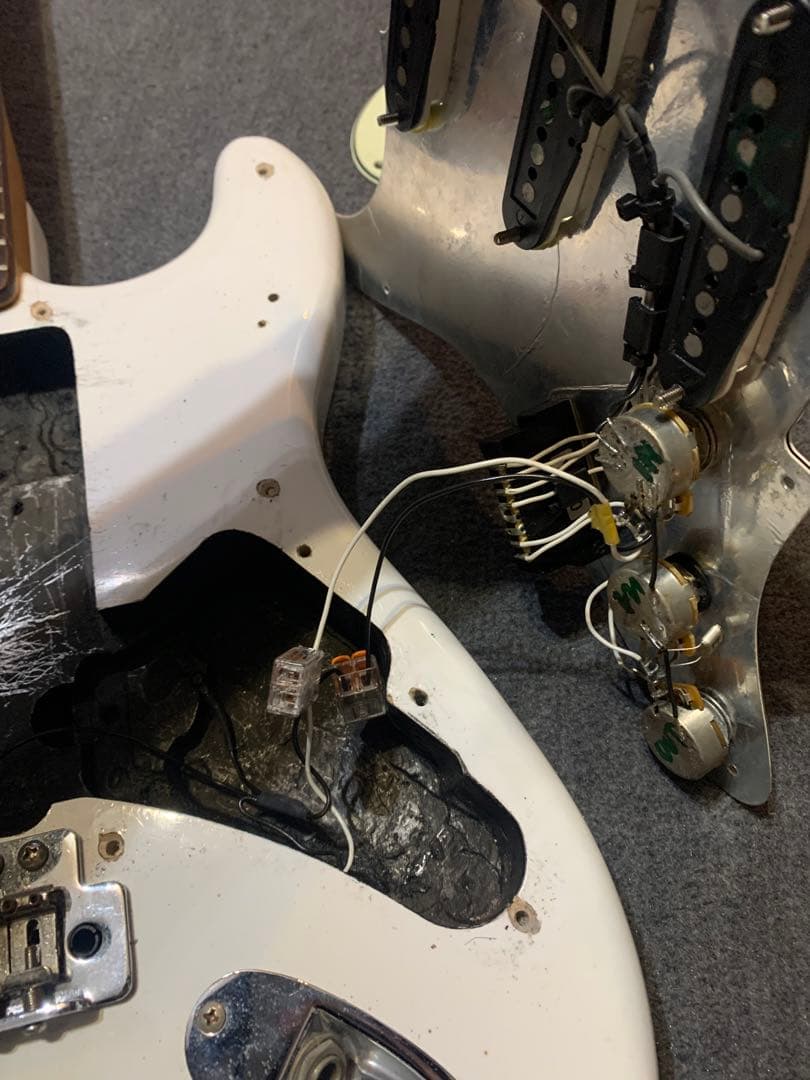 Squier by Fender Affinity ストラトキャスター 白