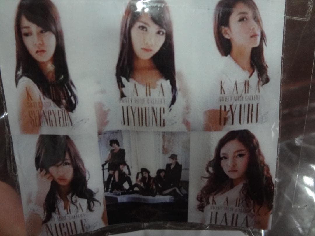 アーティスト歌手タレント・・　入手困難非売品ポスター１００枚セット