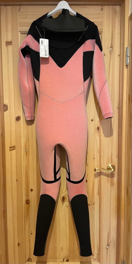 O'Neill セミドライショートチェストジップ新品(価格相談受けます)