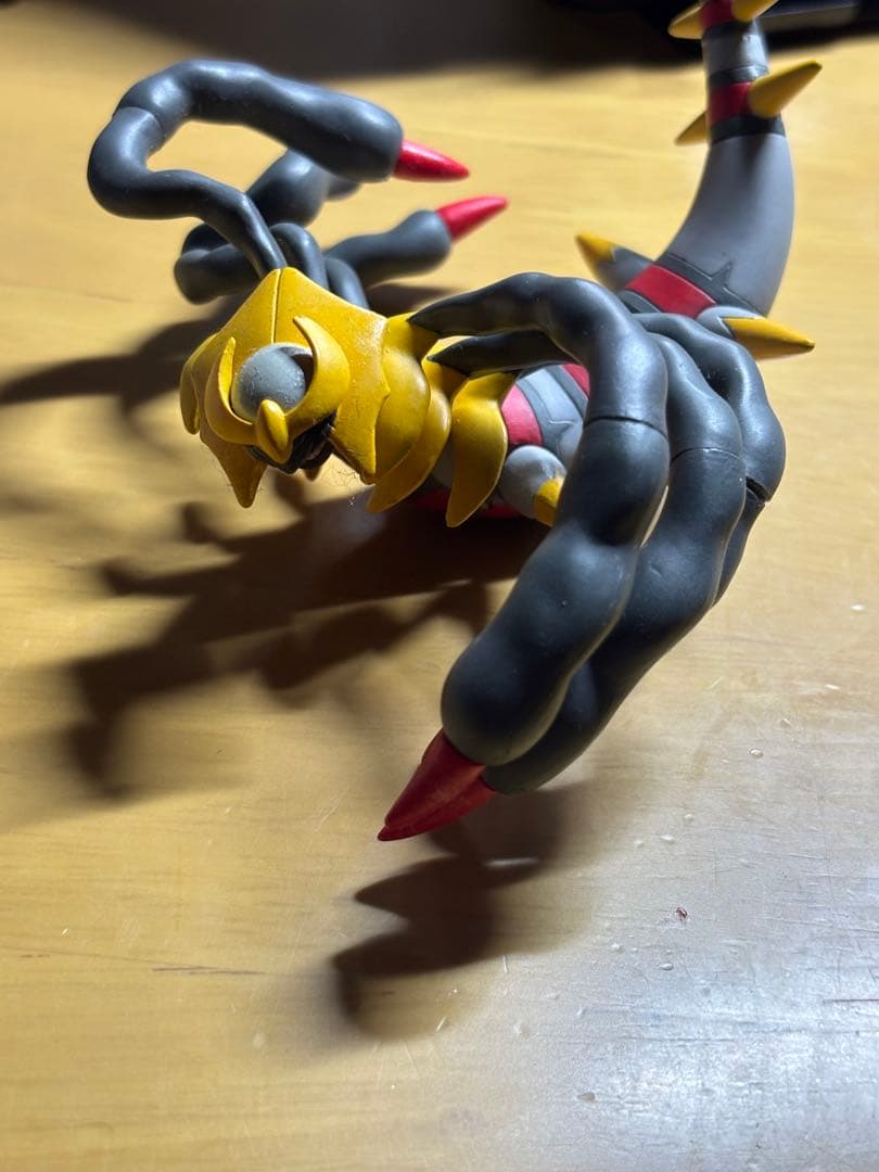 ポケモン立体図鑑　ギラティナ フィギュア