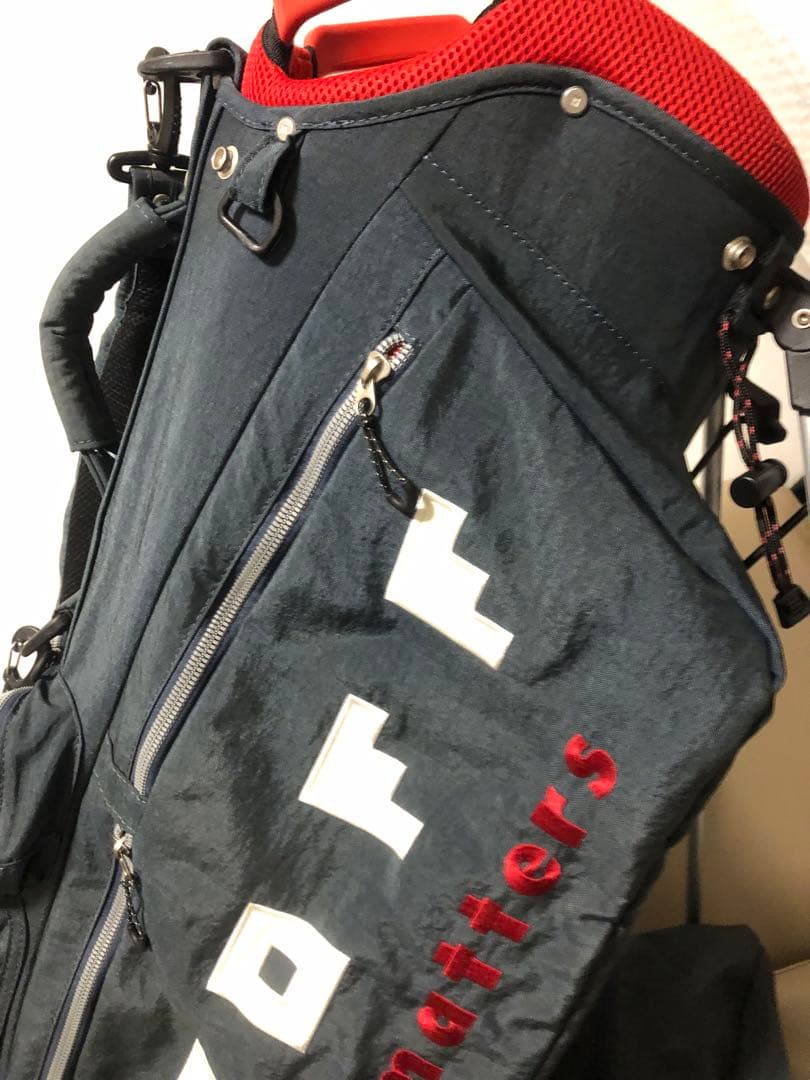 【送料込み】美品　大人気　オノフ　ONOFF キャディバッグ ゴルフバッグ