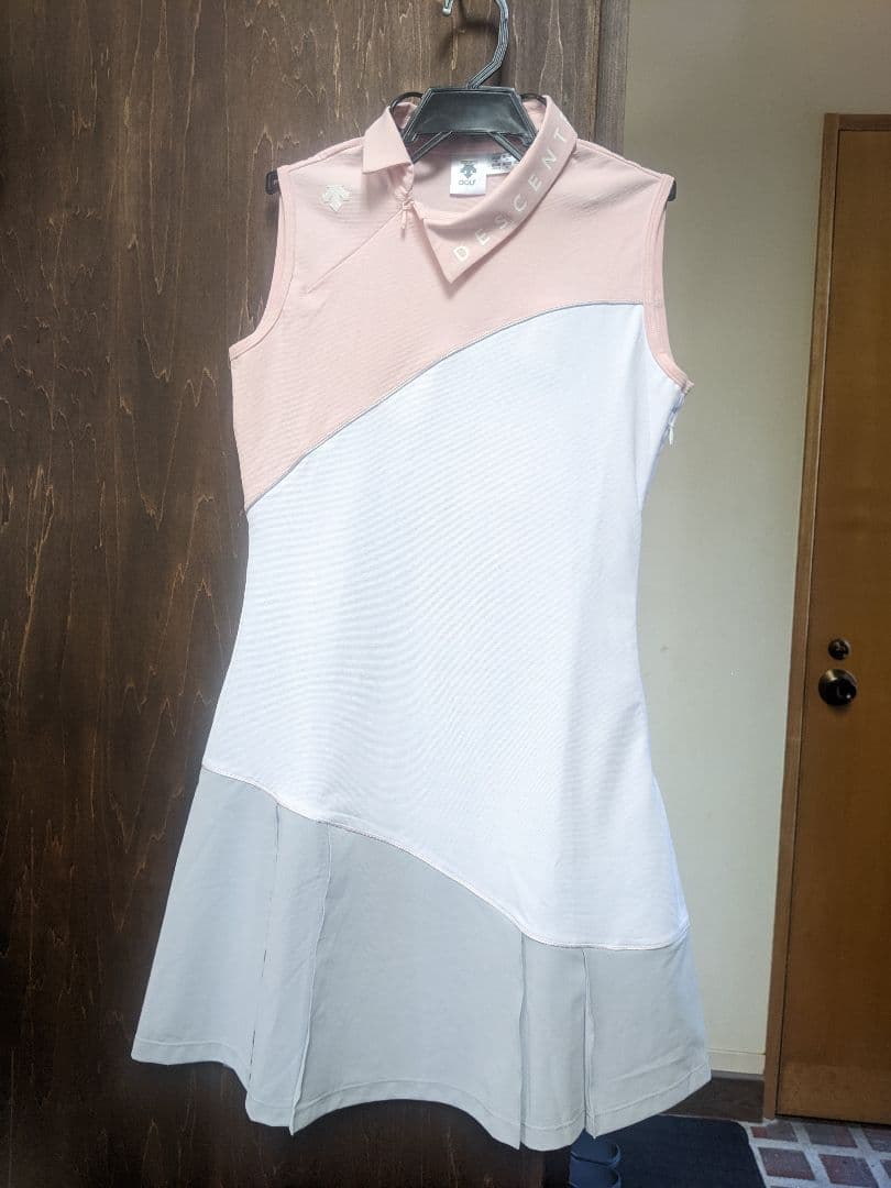 未使用新品タグ付き DESCENTE ゴルフ レディースワンピース ノースリーブ