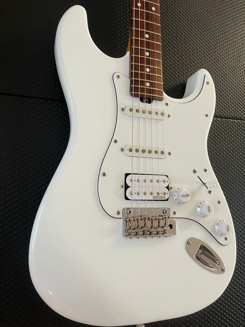 Bacchus global series ストラトタイプ