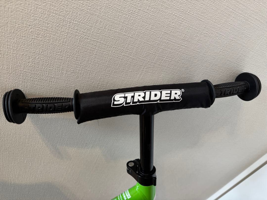 ストライダー スポーツタイプ　グリーン 12インチ　スタンド付