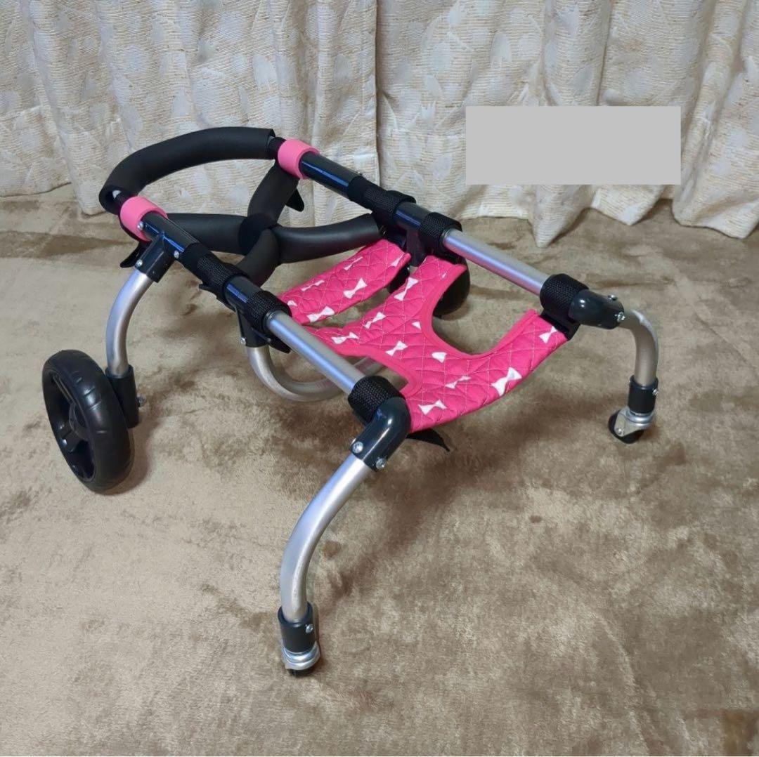 ワンちゃん4輪　リハビリ　犬の歩行器