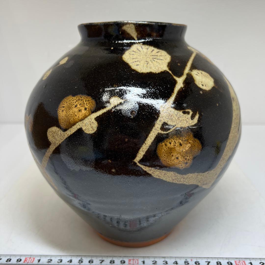 伊藤麻沙人　黒釉梅絵壺　共箱　高さ約22.5㎝　東Y7-0804①