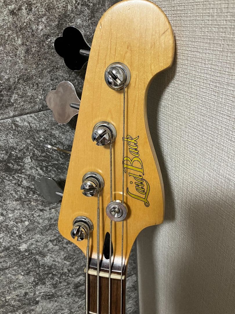 ピックガード改造したLaidBackのスティングレイ風アクティブベース