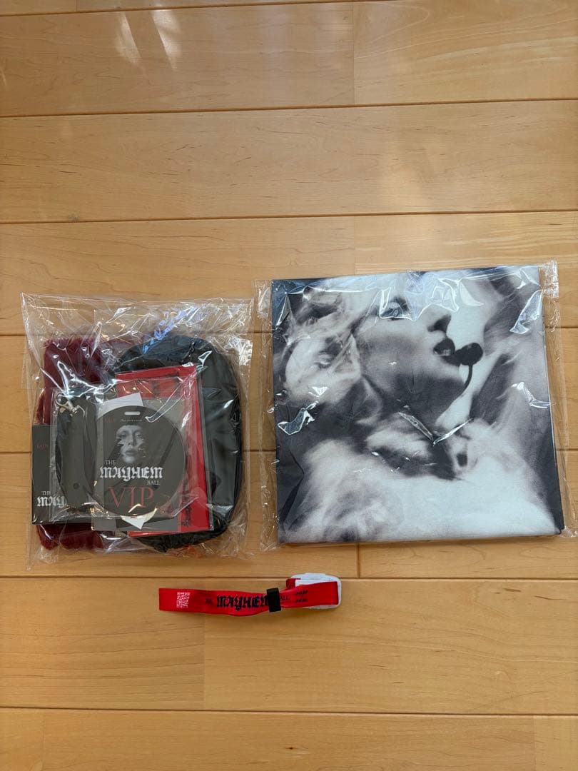 Lady Gaga The MAYHEM Ball VIP GOLD 限定グッズ