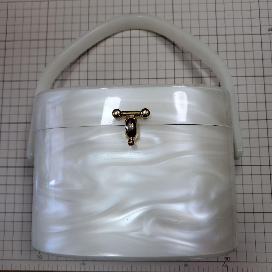 レア✨ヴィンテージ✨白いセルロイドのバッグ✨17.5cmx11cmx高さ13cm