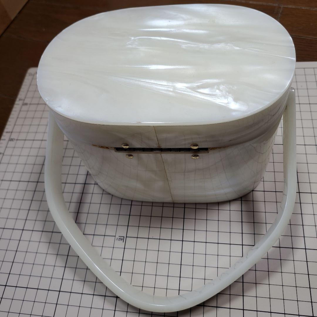 レア✨ヴィンテージ✨白いセルロイドのバッグ✨17.5cmx11cmx高さ13cm