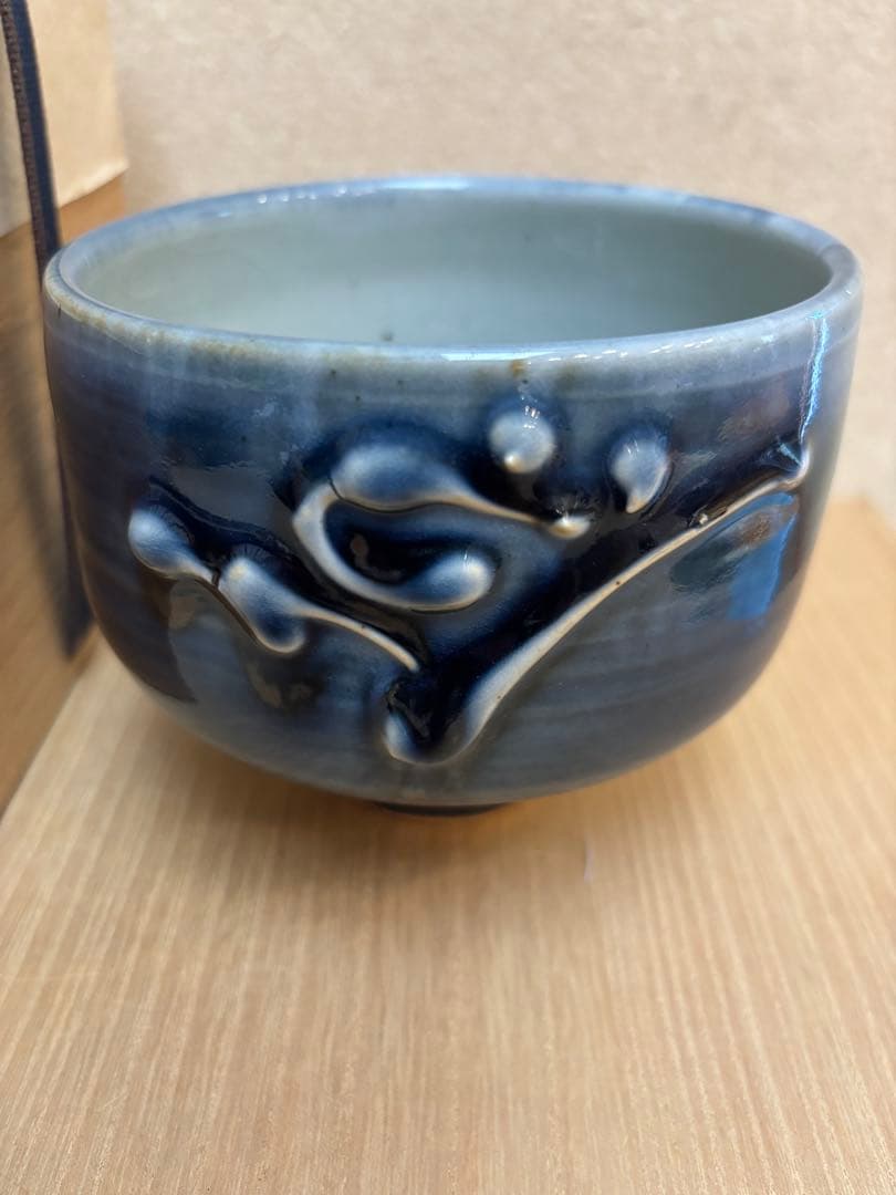 茶碗　呉須筒梅文　河井敏孝