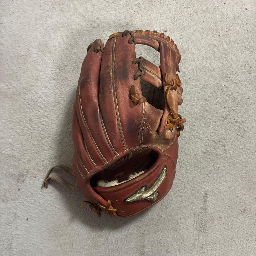 赤いレザー硬式野球グローブ