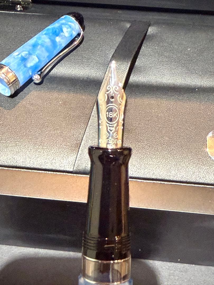 アウロラ万年筆　プルトーネ　ef