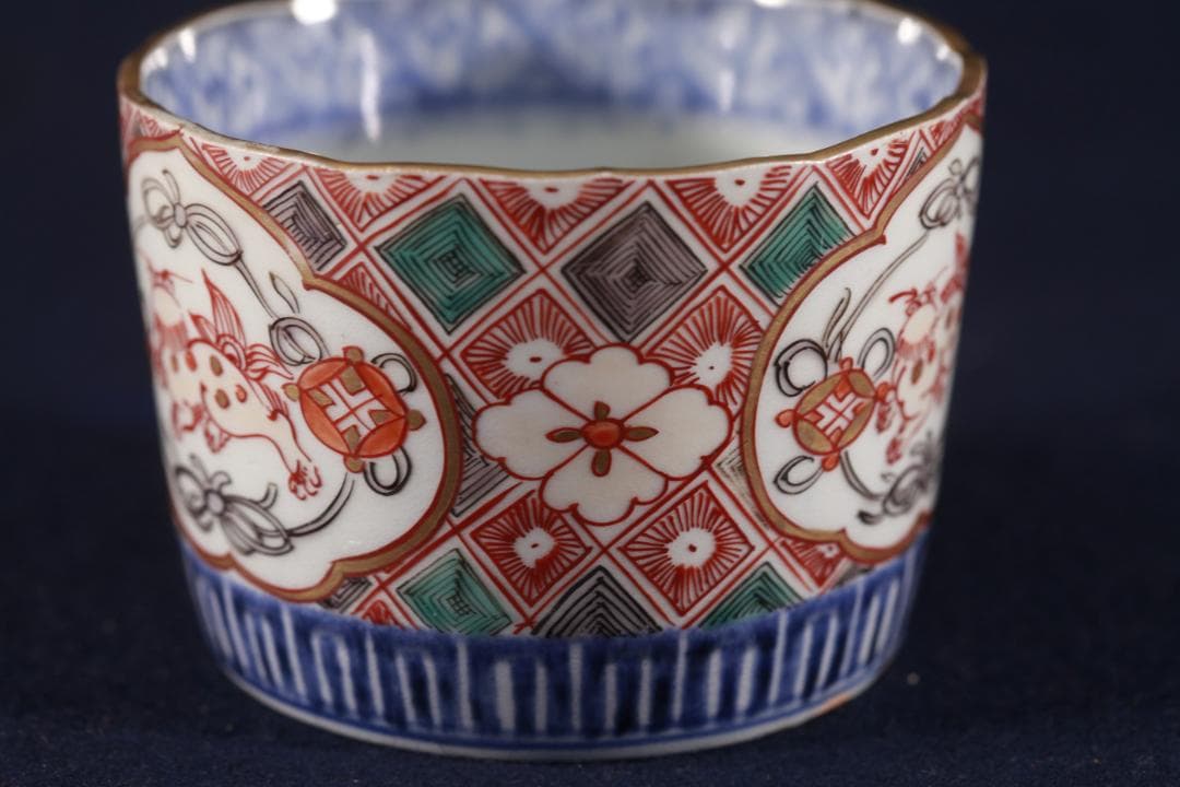 399　古伊万里大振金襴手窓絵市松唐獅子図蕎麦猪口　幕末　無傷