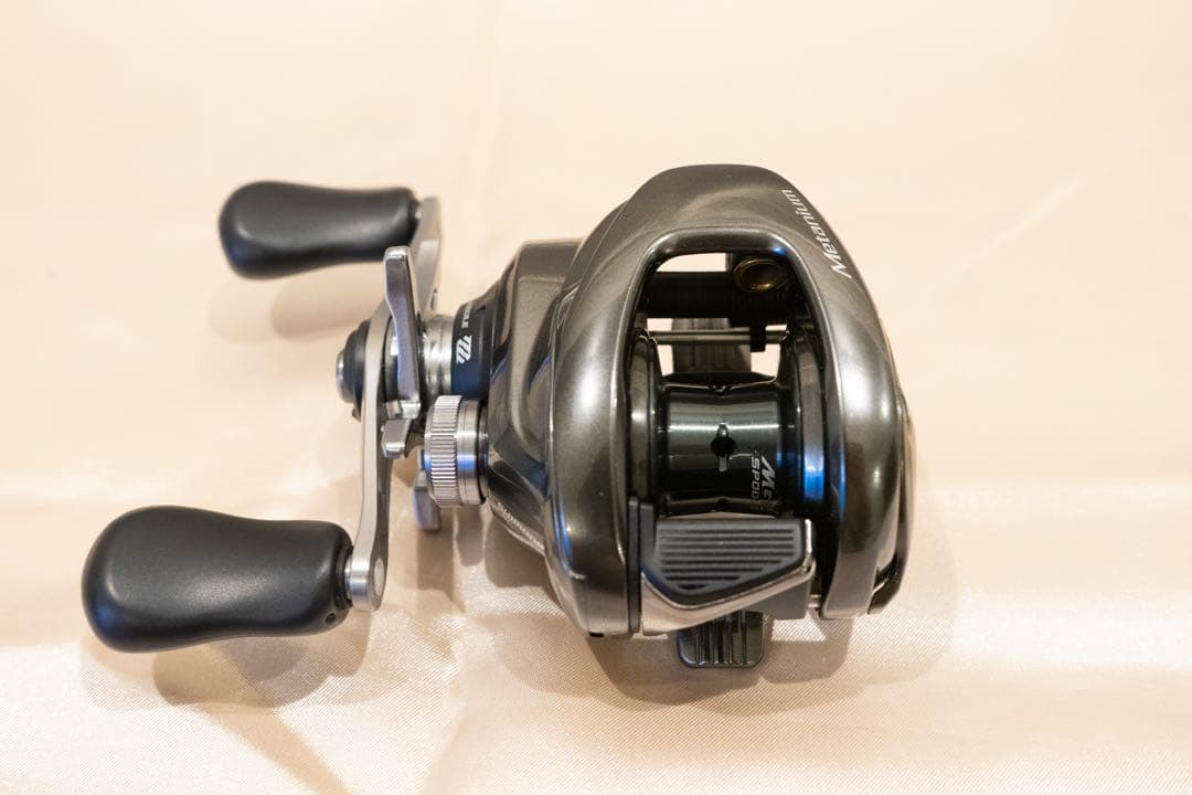 美品20メタニウムHG LEFT ノーマルギア付き ベイトリール　シマノ