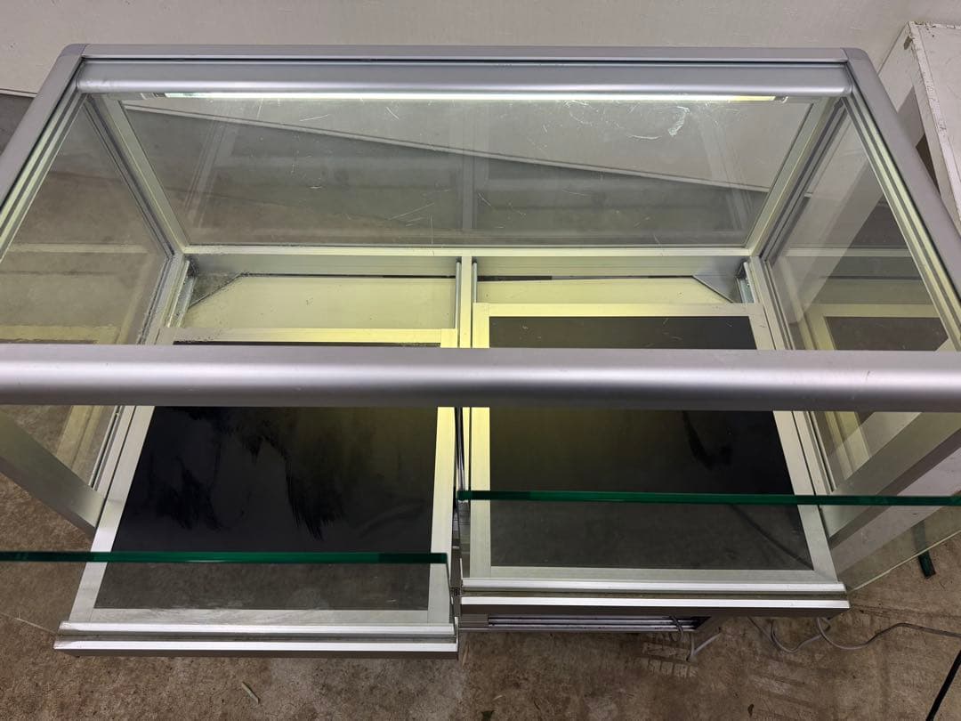 ショーケース ガラス ライト付き