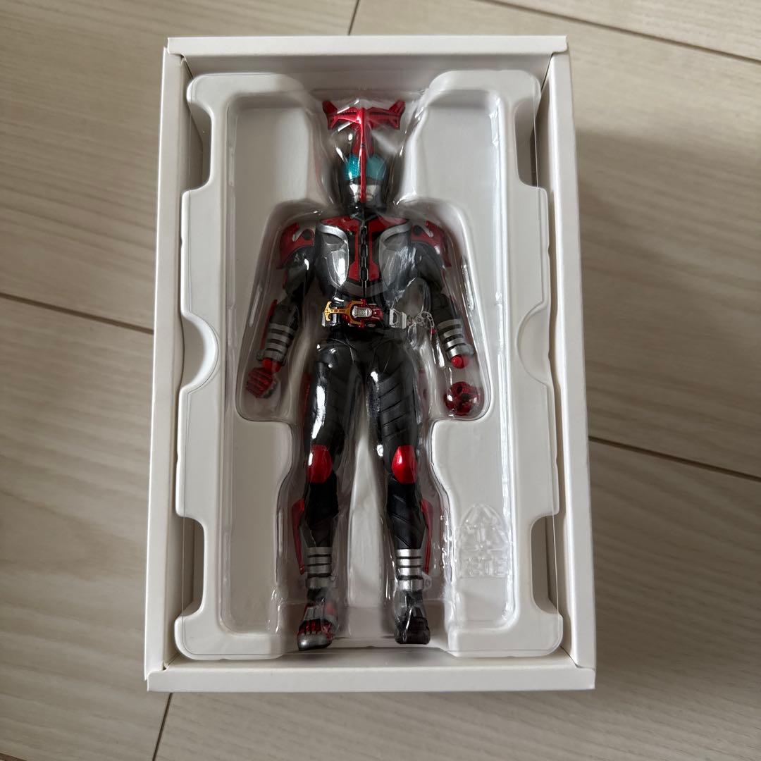 S.H.figuarts 真骨彫 仮面ライダーカブト ハイパーフォーム 10th