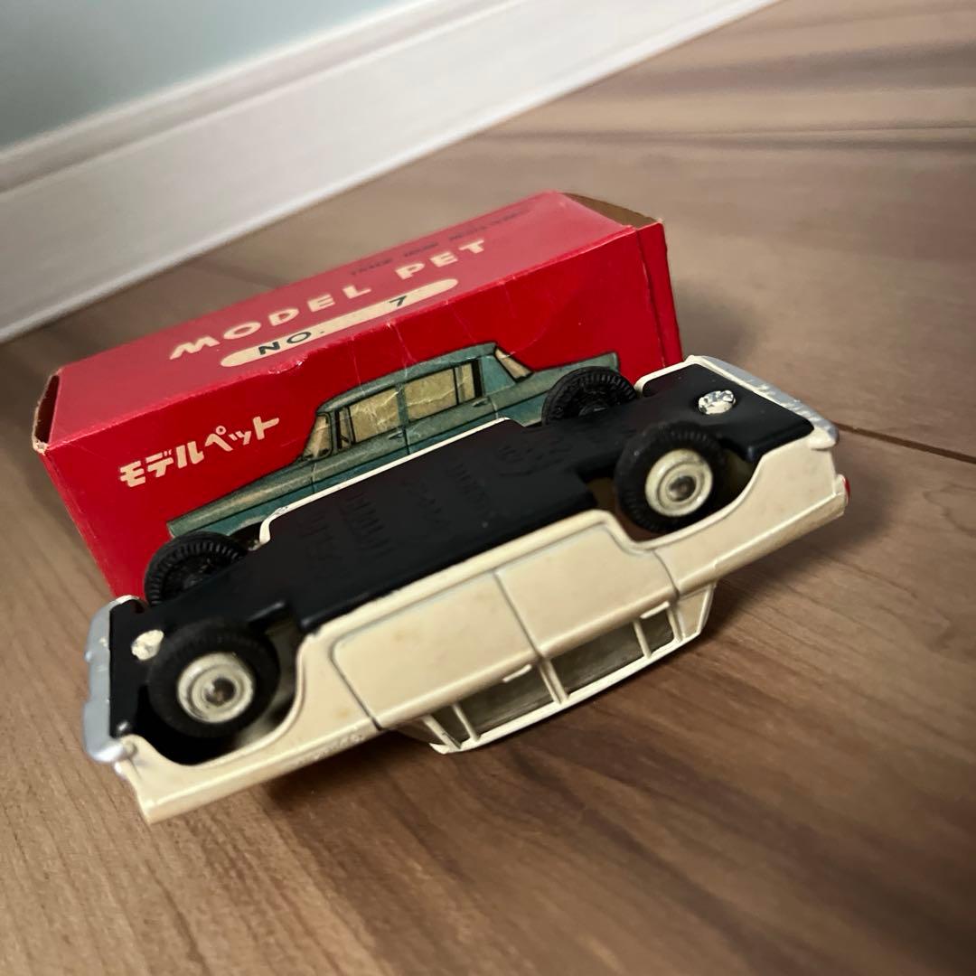 モデルペット NEW コロナ NO.7 トミカ　ミニカー