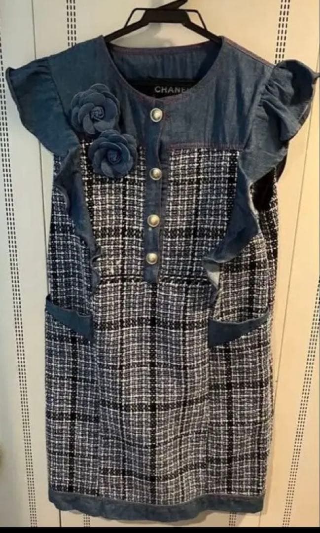 めちゃ可愛い　CHANEL ワンピース　M ブローチ2 CCボタン ノベルティ