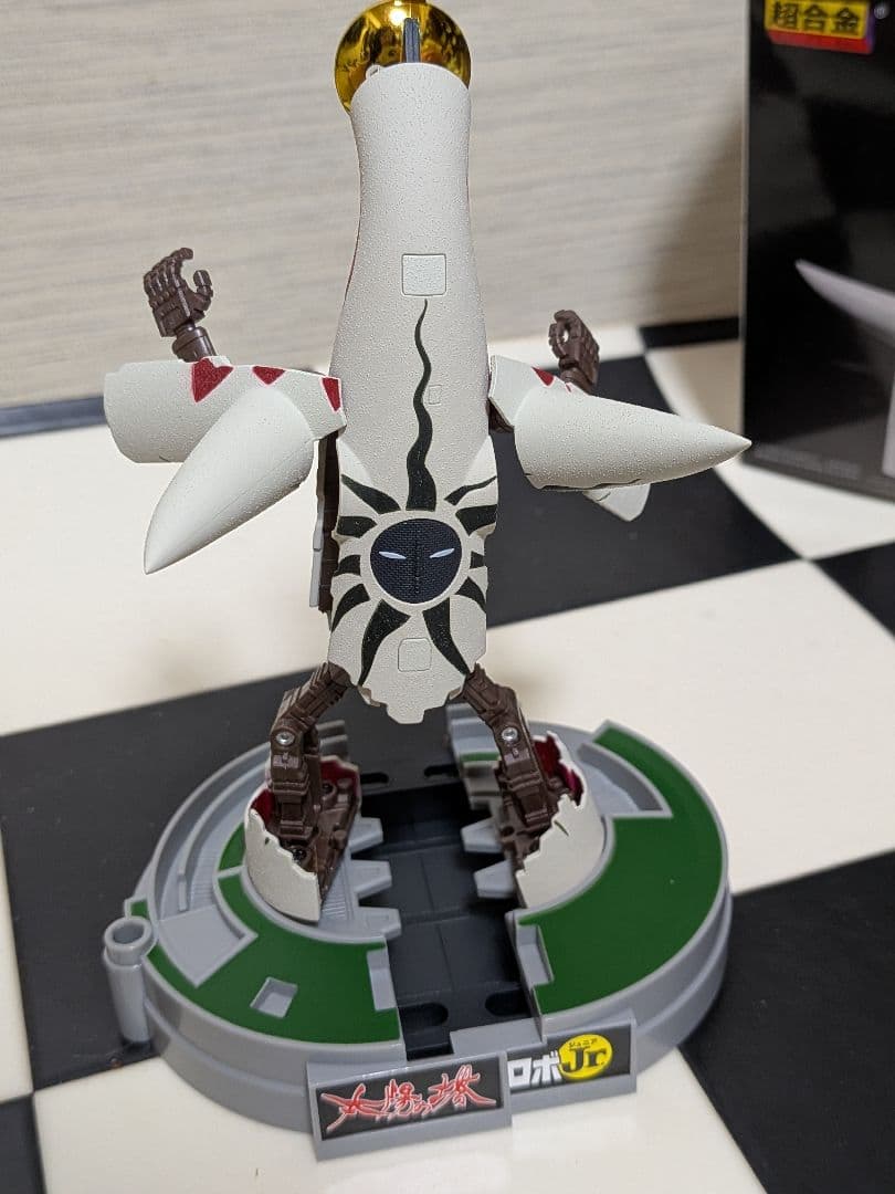 太陽の塔のロボjr