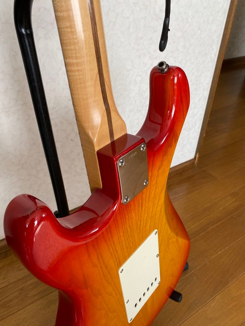 Fender USAneck、seymourduncan bodyストラット